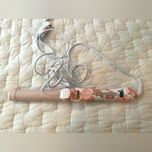 New Beachwaver Curling Iron 1.25 barrel, used once.